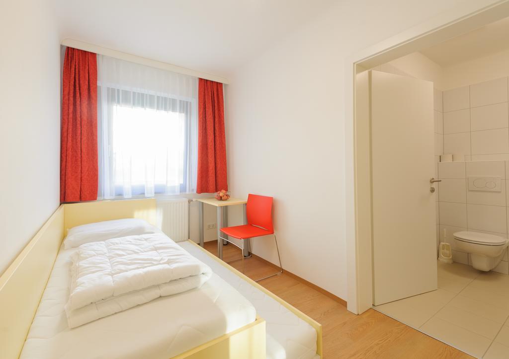 Hostel Huetteldorf Wiedeń Zewnętrze zdjęcie