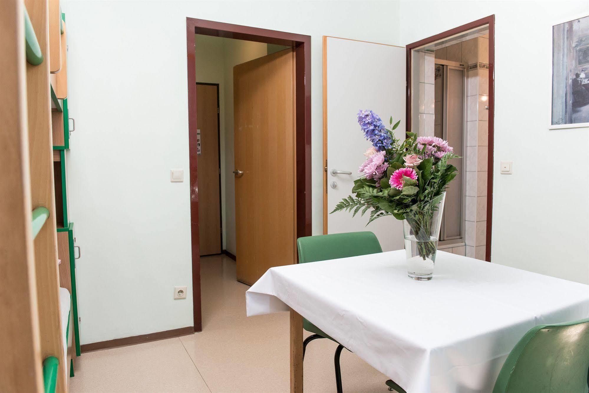 Hostel Huetteldorf Wiedeń Zewnętrze zdjęcie