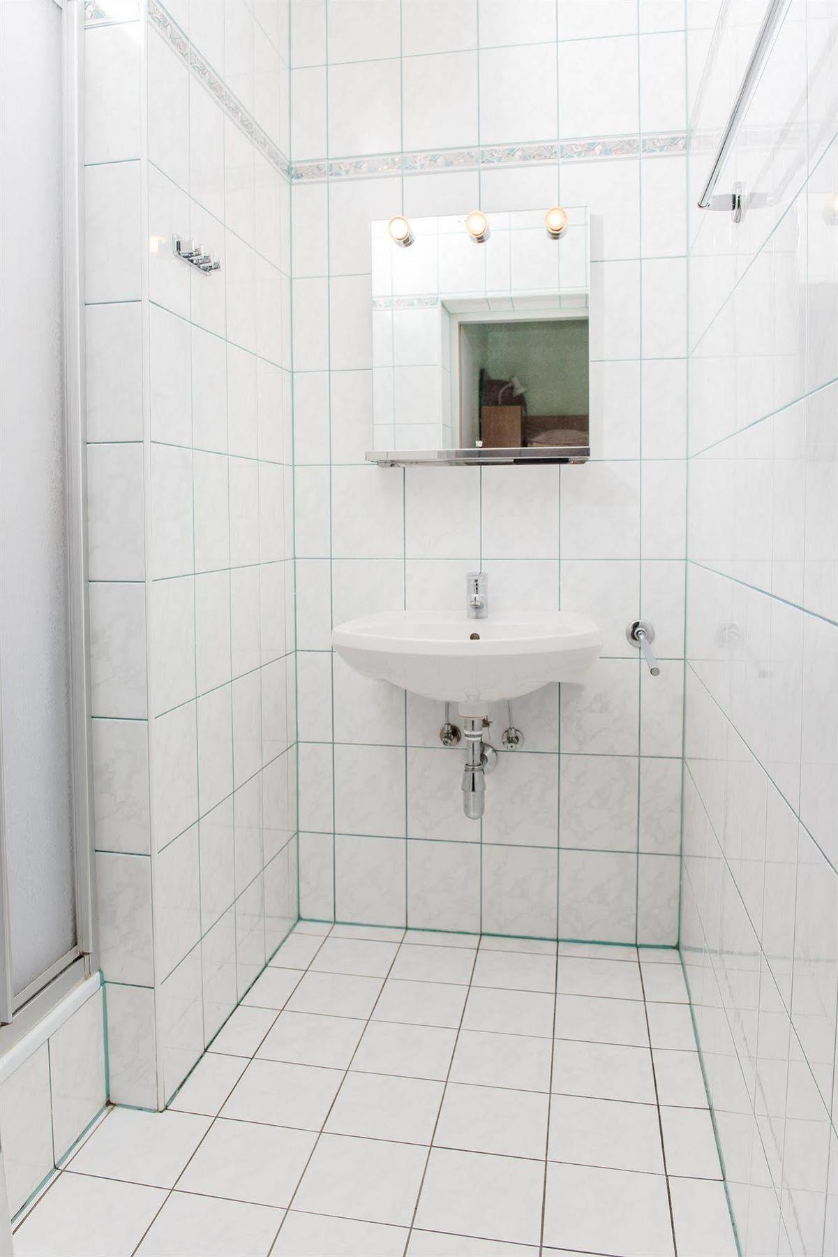 Hostel Huetteldorf Wiedeń Zewnętrze zdjęcie